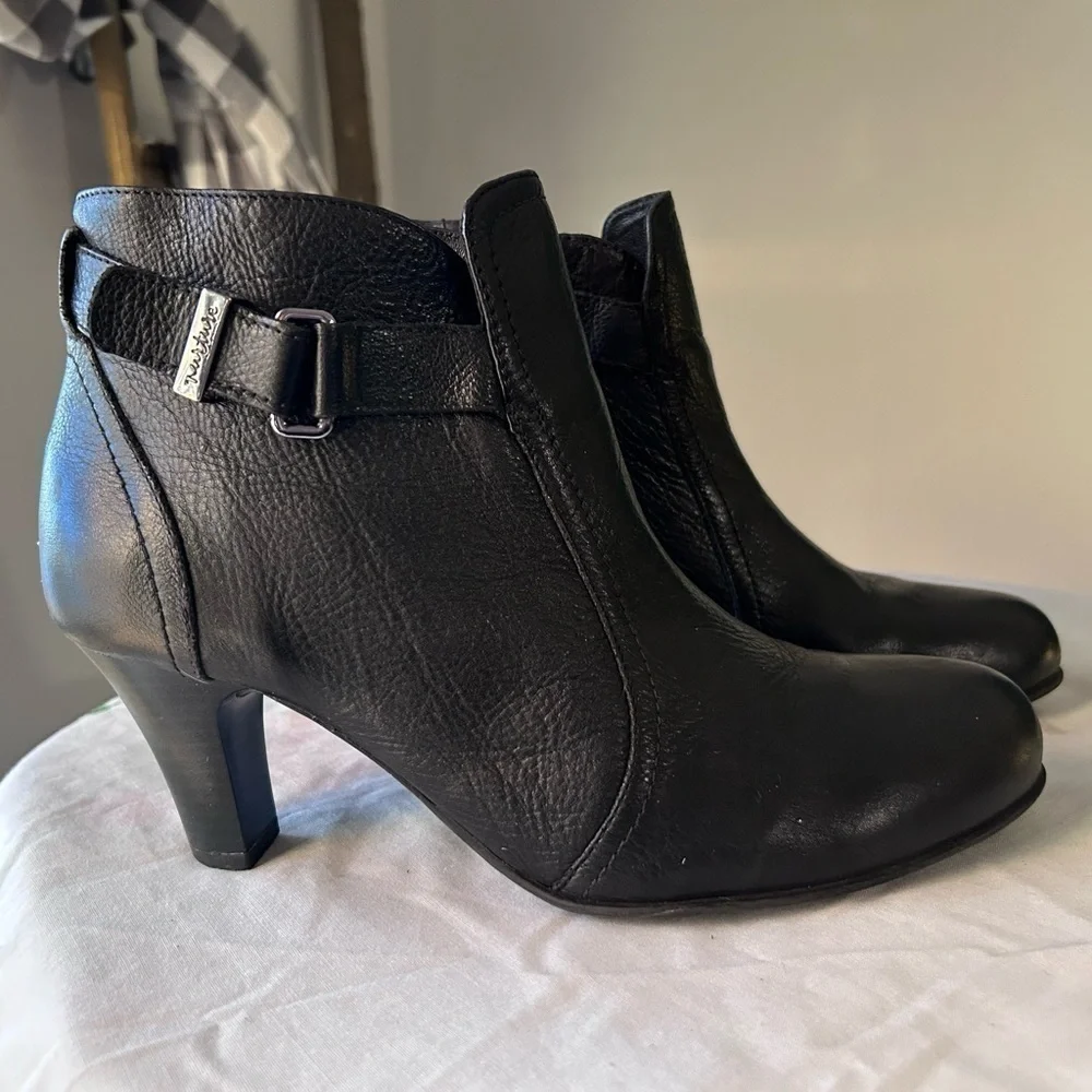 Nurture women’s black Leather ankle boot